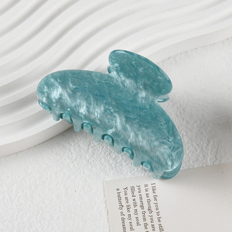 fairy hair claw clip blue color by sserafim