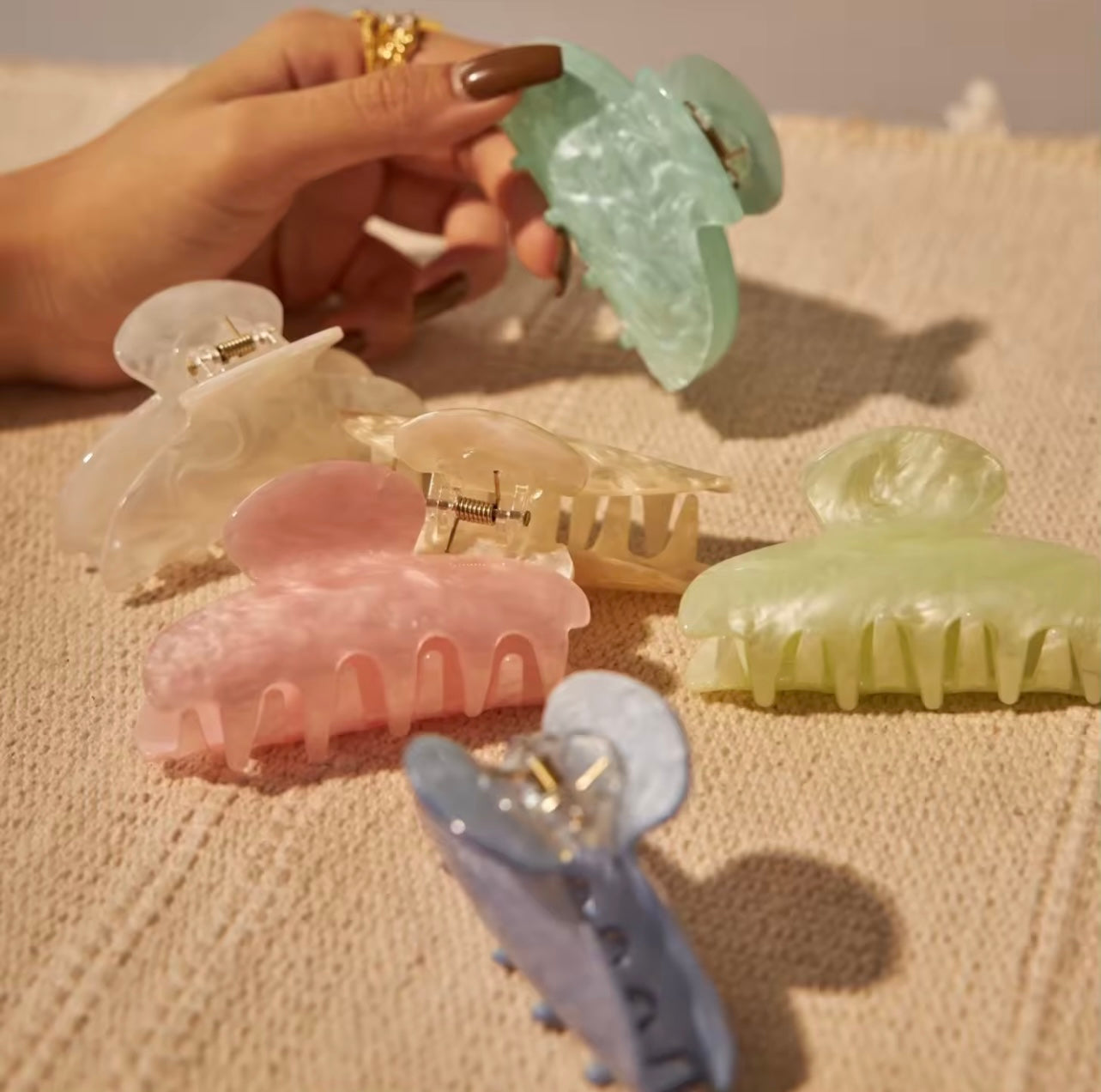 fairy hair claw clip color by sserafim