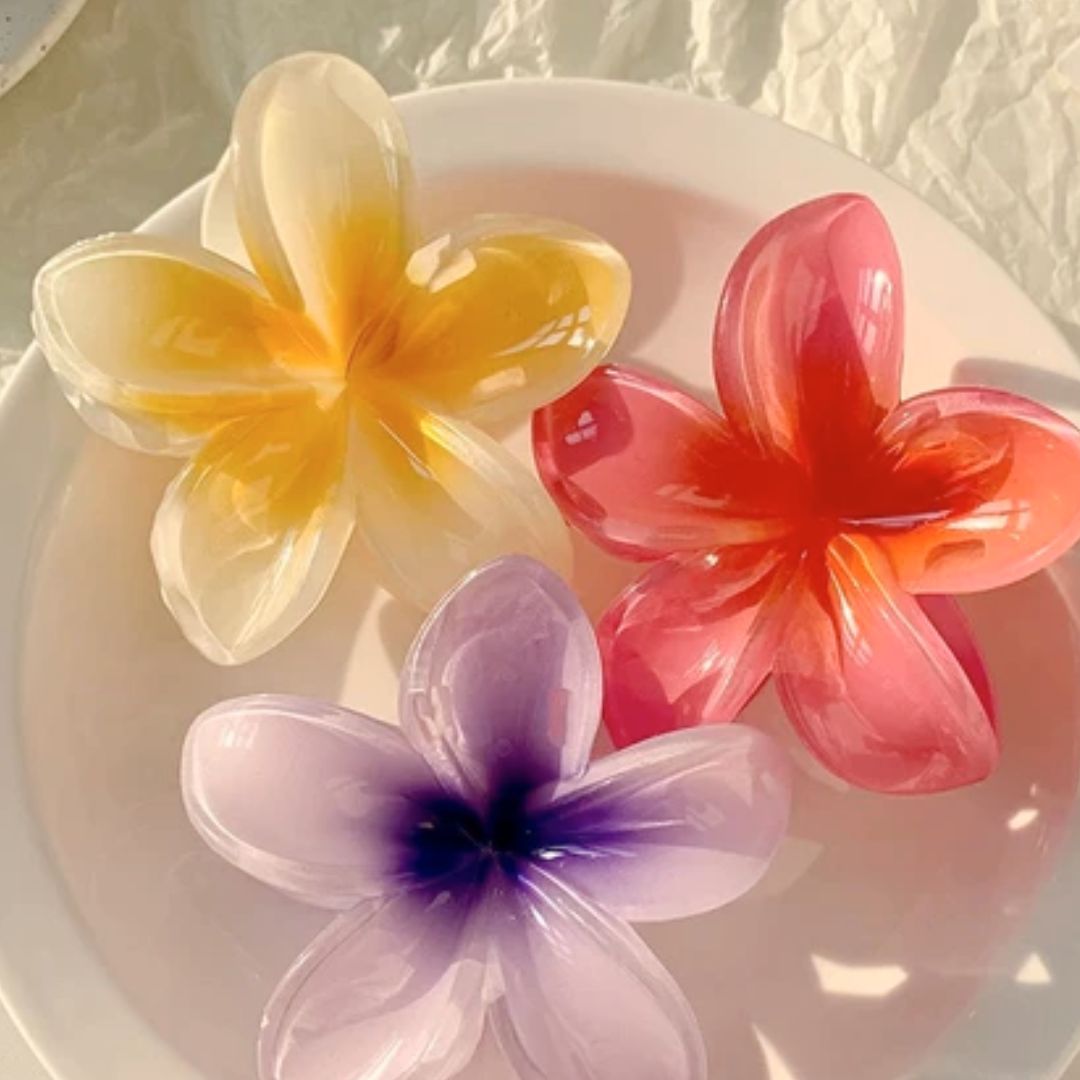flora-hair-claw-clip-yellow-sserafim