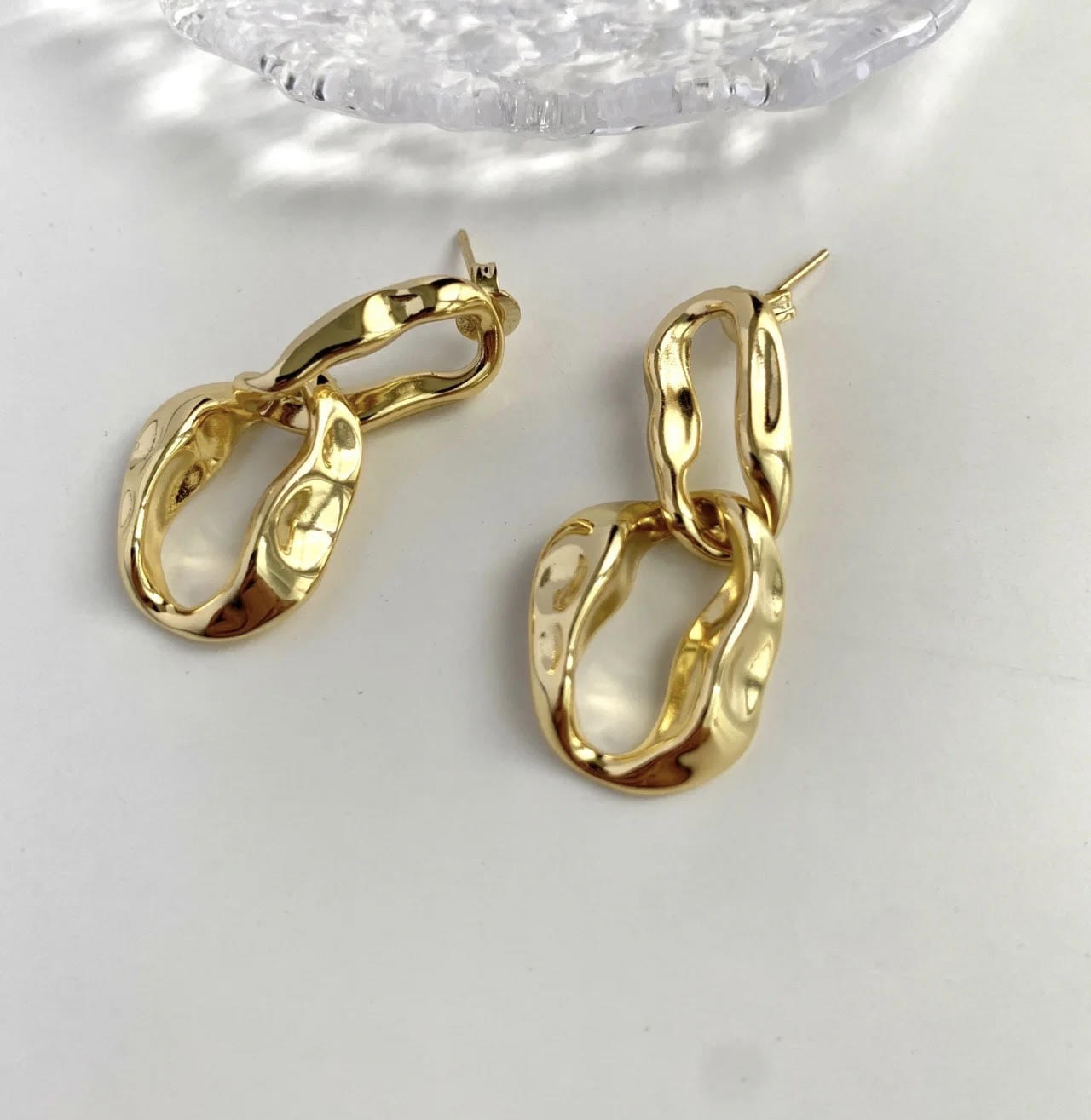gold earring women- front by sserafim