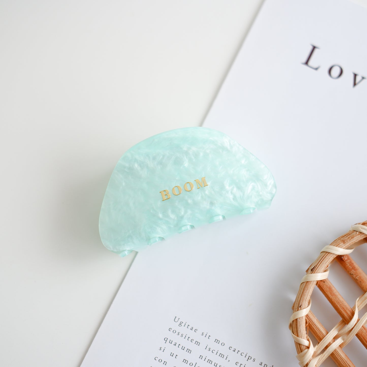 shelly custom hair clips blue color - front by sserafim