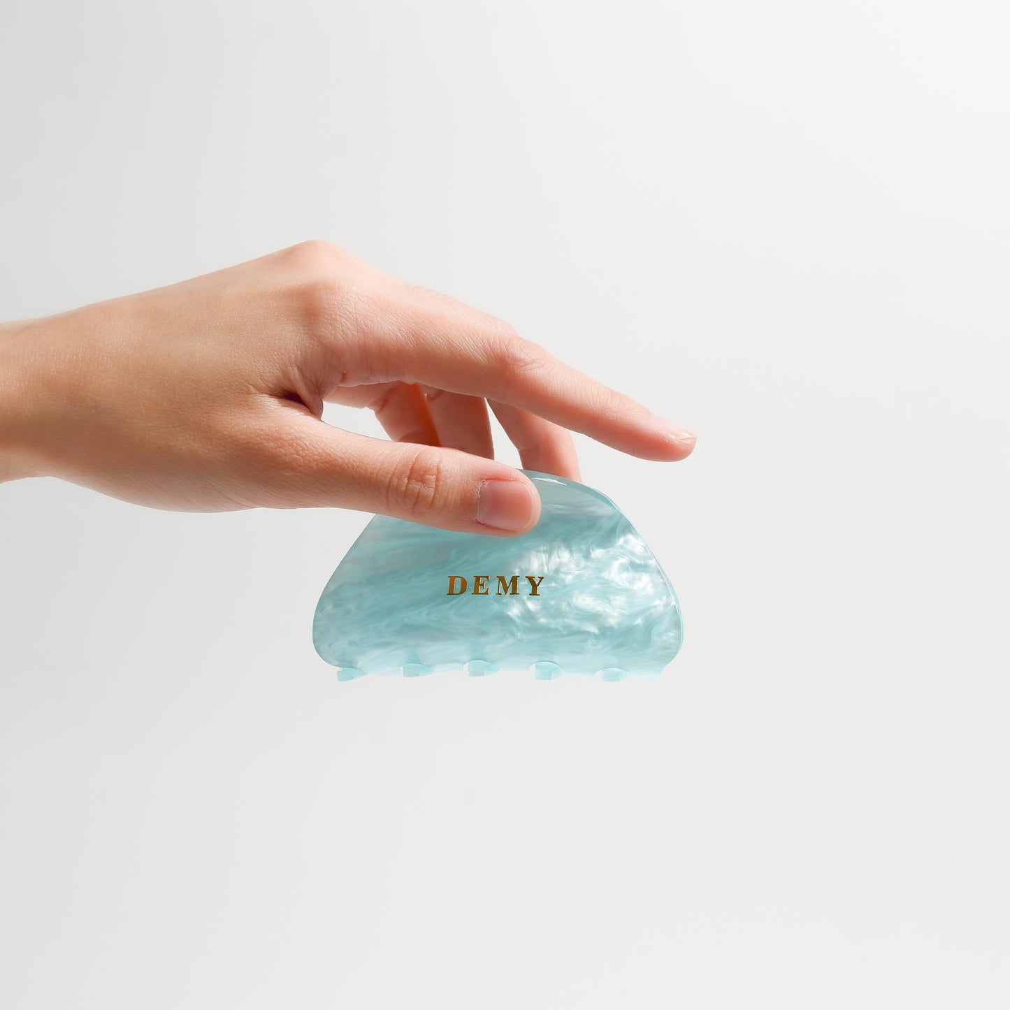 shelly custom hair clips blue color by sserafim