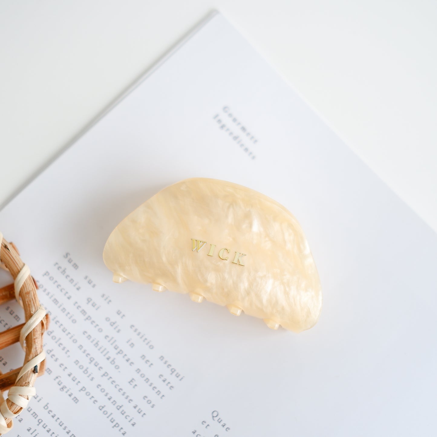 shelly custom hair clips yellow color by sserafim