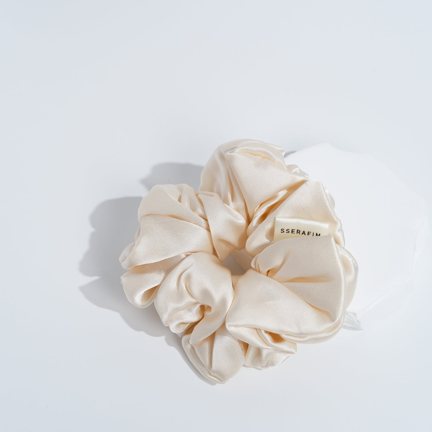 large mulberry silk scrunchies white color back and front sserafim