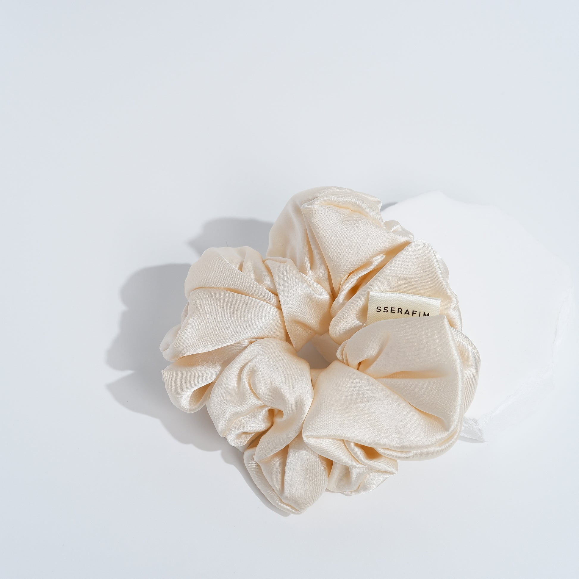 large mulberry silk scrunchies white color back and front sserafim