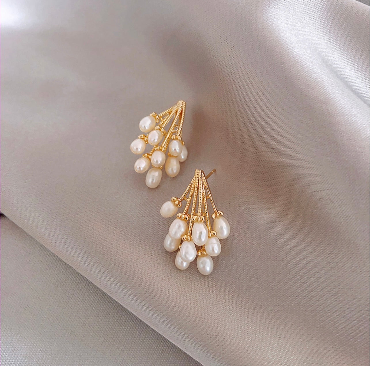 Pearl Fairy Drop Earrings pearl -front by sserafim